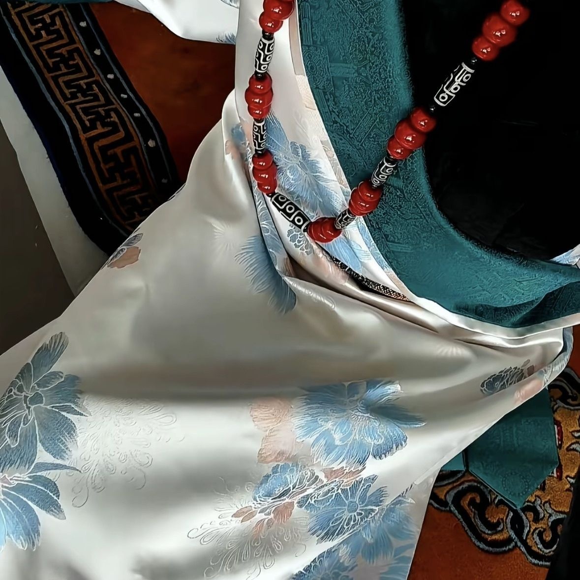 Novo Traje Tibetano Feminino d - Ethnic Fashion Shoot avaliação e preço